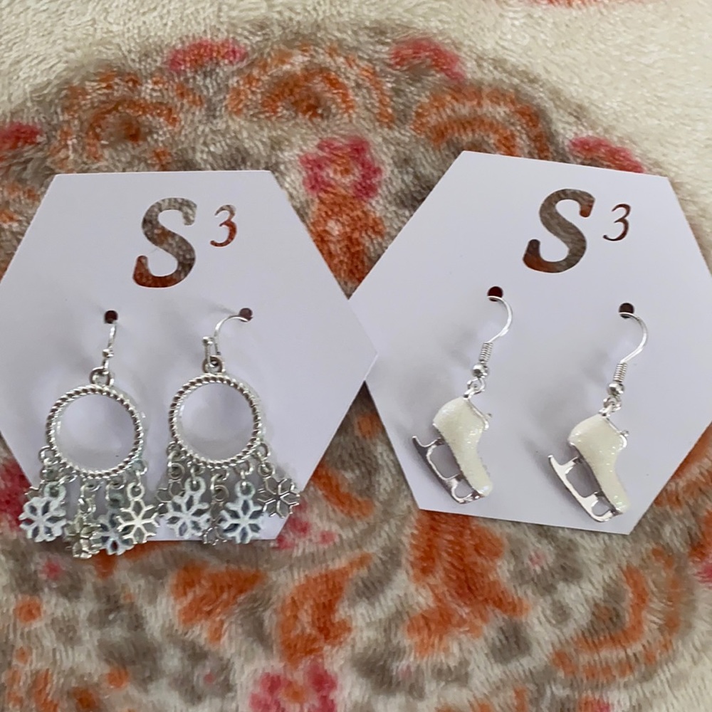Metal snowflake ❄️ and ice skate earnings🌬
